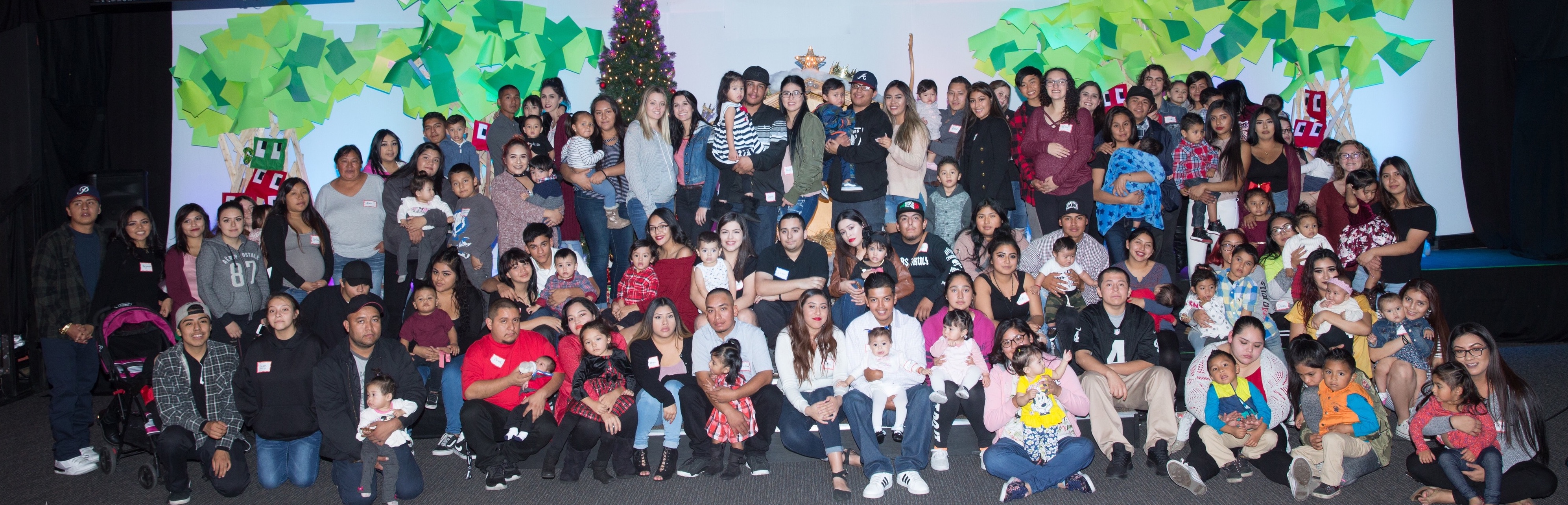 2017_Christmas_TeensBabies_Group